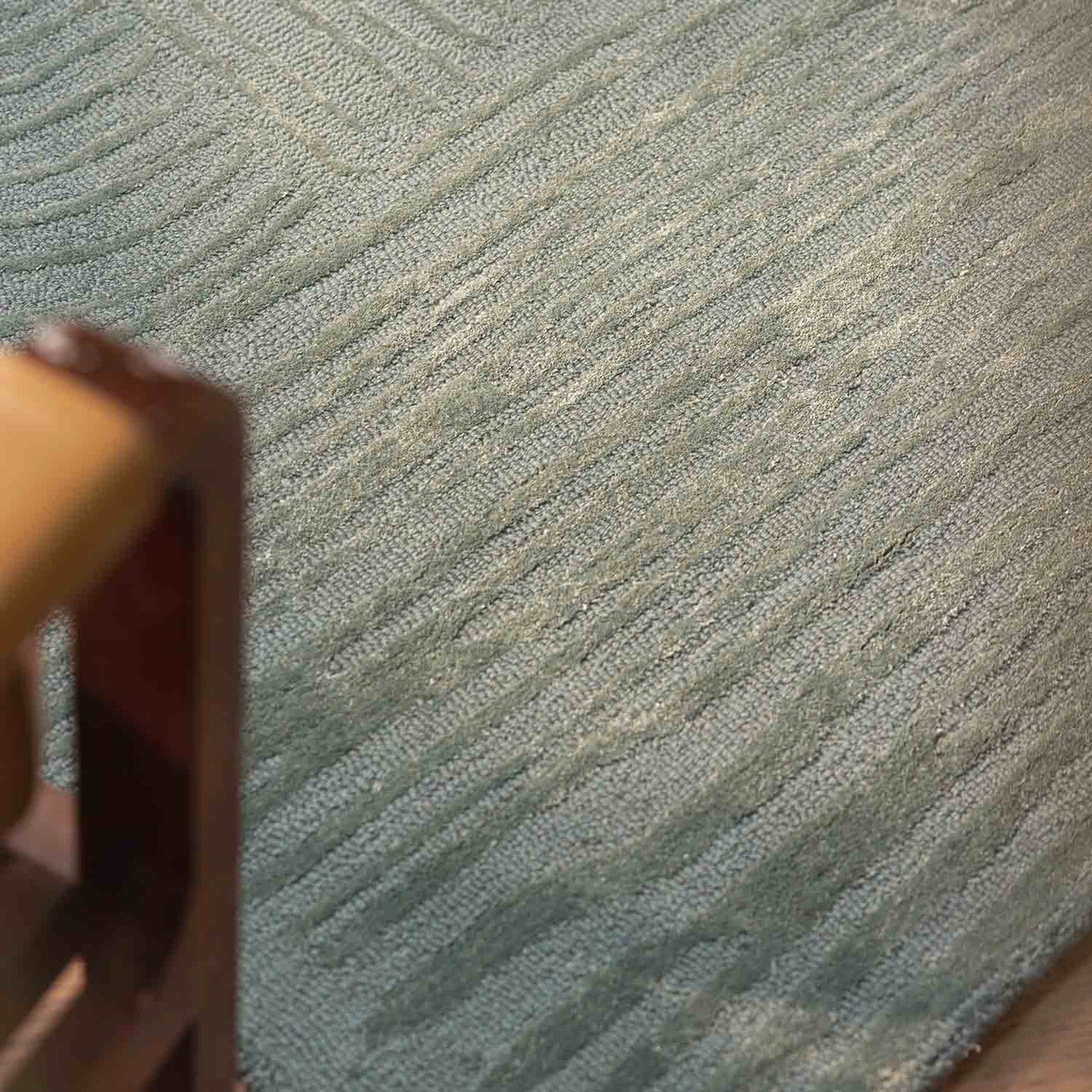 KHNURN HAND TUFTED WOOLLEN AND VISCOSE RUG
