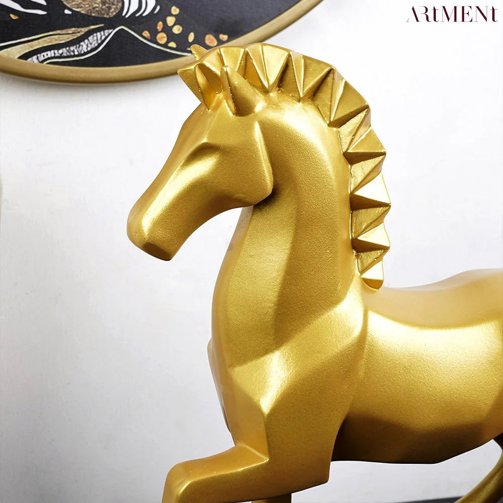 BOLD AND MAJESTIC HORSE