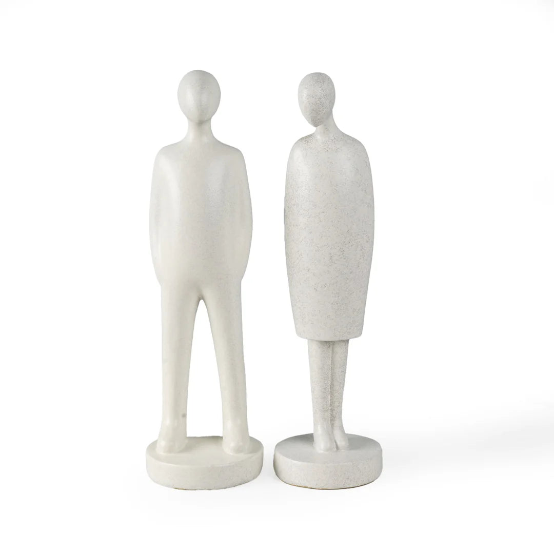 REFINED PRESENCE: THE ART OF MINIMAL EXPRESSION