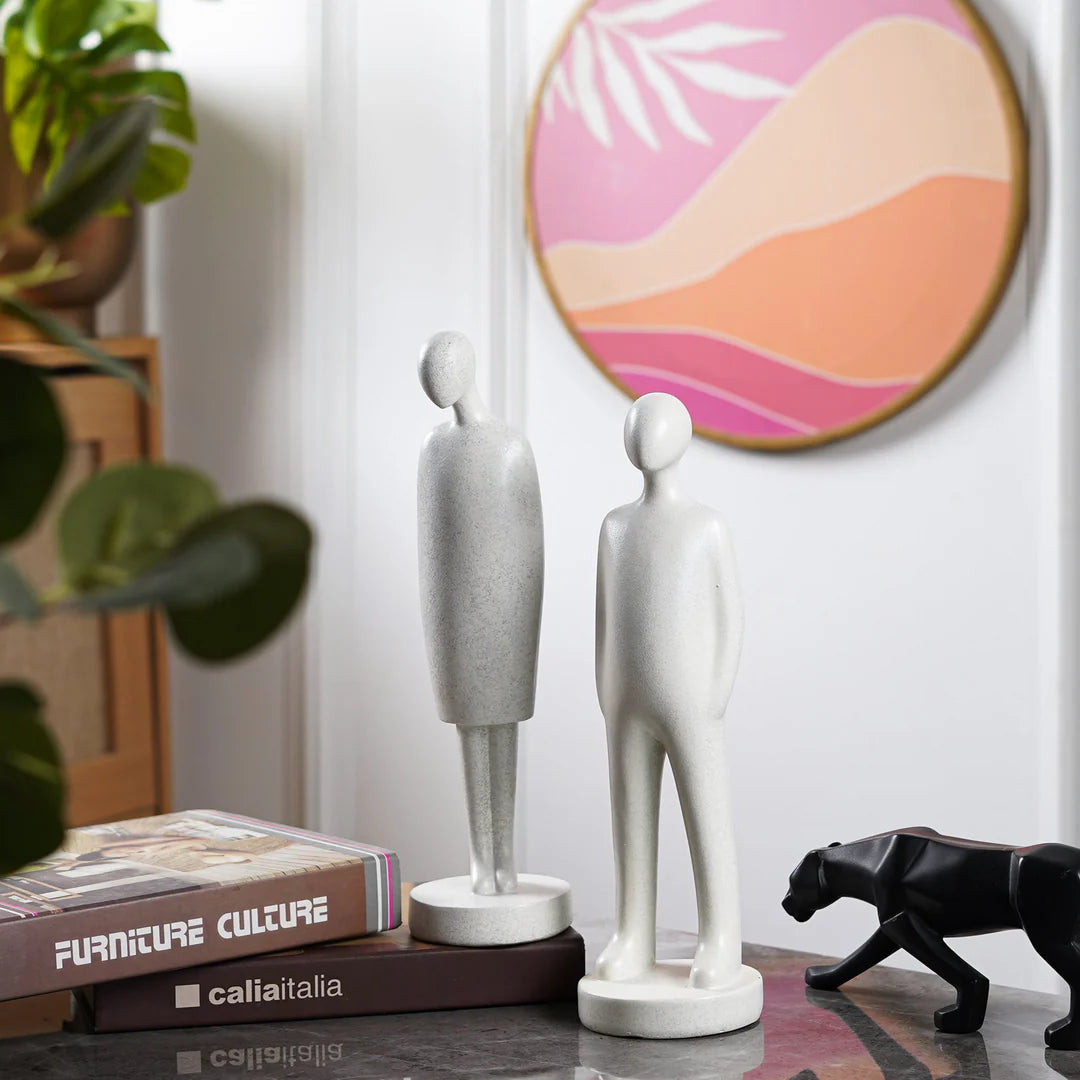 REFINED PRESENCE: THE ART OF MINIMAL EXPRESSION