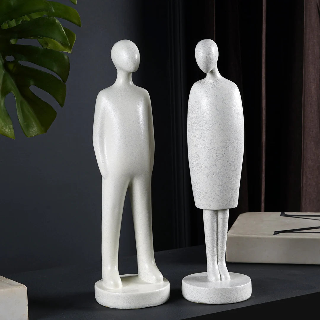 REFINED PRESENCE: THE ART OF MINIMAL EXPRESSION