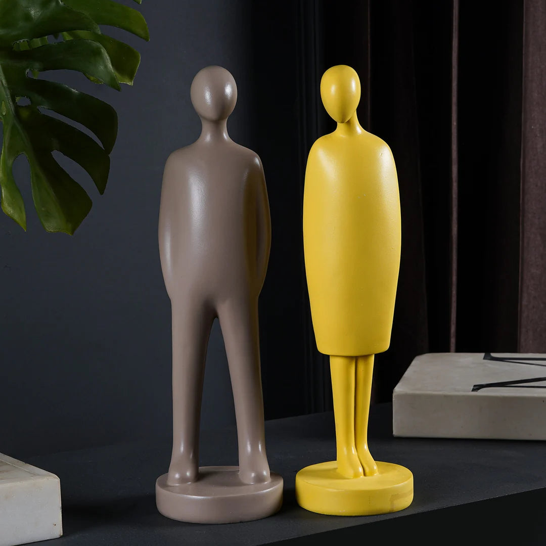 REFINED PRESENCE: THE ART OF MINIMAL EXPRESSION