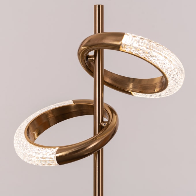 LOT TO UNPACK TABLE LAMP