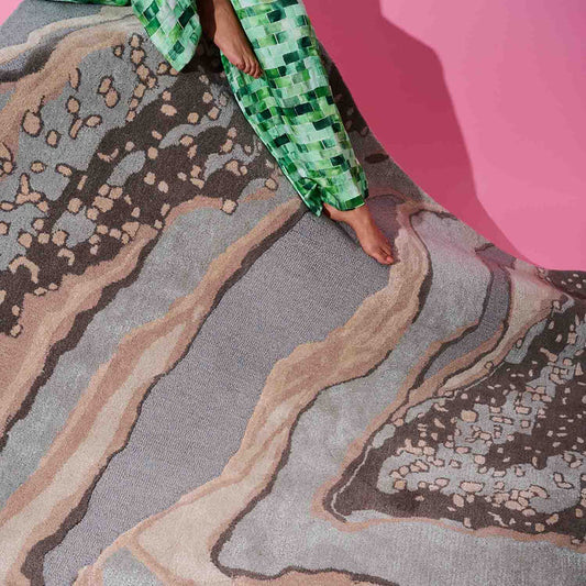 KAMUZU HAND TUFTED WOOLLEN AND VISCOSE RUG