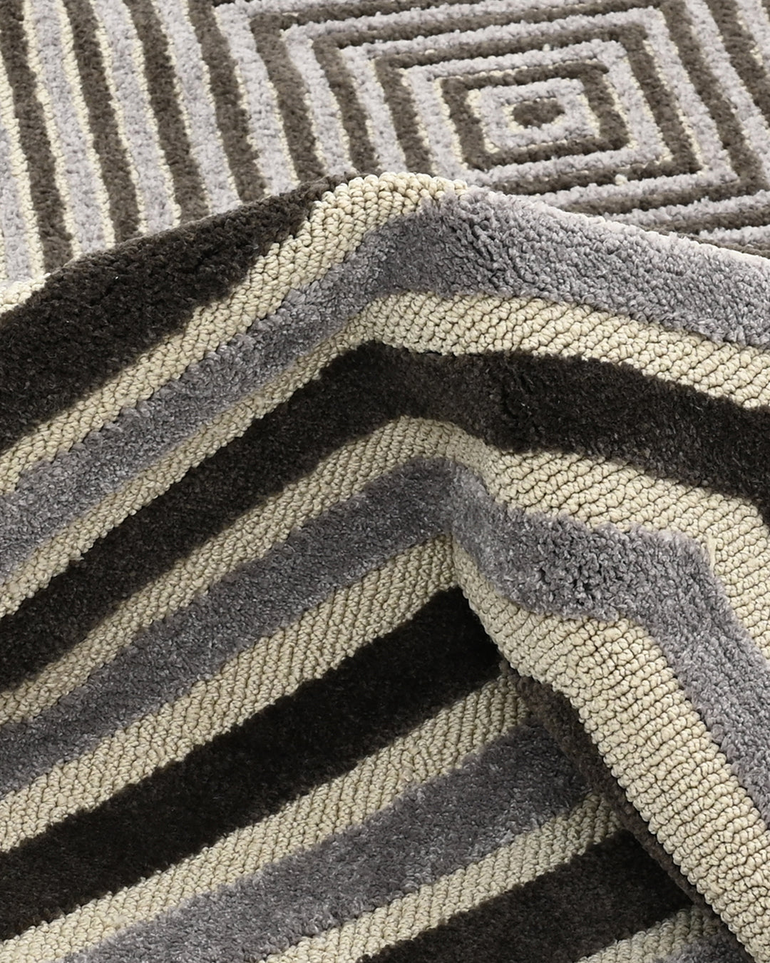 VECTOR WEAVE KNITTED RUG