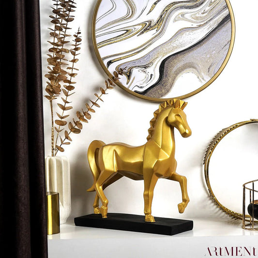 BOLD AND MAJESTIC HORSE