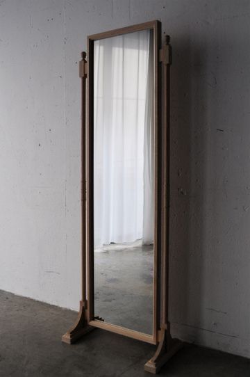 CLASSIC STAND MIRROR
