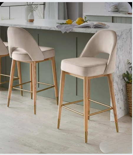 THE AURÉLIA STOOL