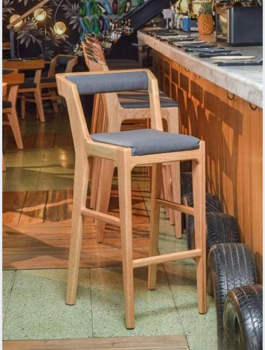 THE AXIS STOOL