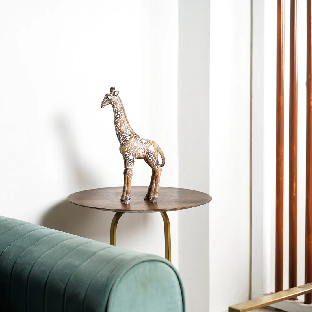 GIRAFFE GRANDEUR: TRIBAL MAJESTY
