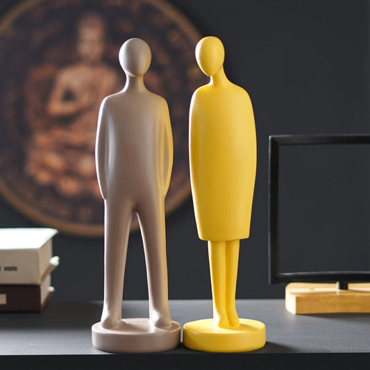 REFINED PRESENCE: THE ART OF MINIMAL EXPRESSION